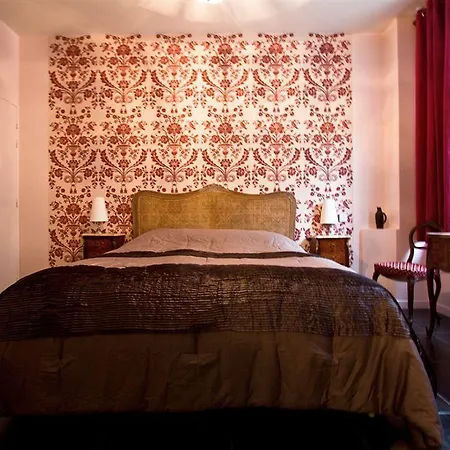 Au Coeur De Bed & Breakfast 2*
